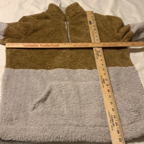 Local Boutique Size Large Gray & Brown Sherpa (Inside and out) - Picture 4 of 7